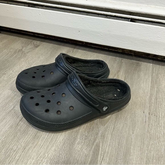 Crocs Classic Black Fleece-Lined Insulated Unisex Shoe Men’s Size 7 Women’s 9 - Picture 1 of 6
